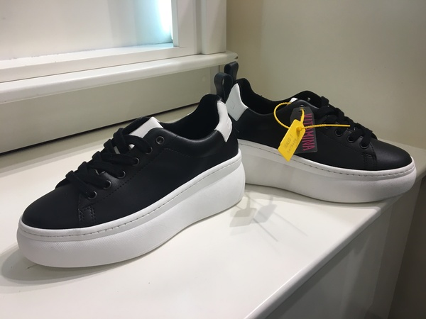 VITAMINA TU. Sneaker in pelle. Zeppa alta cm 5.