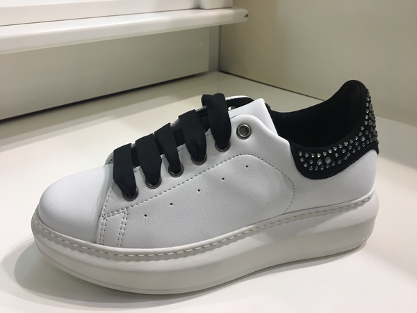 VITAMINA TU. Sneaker in pelle. Zeppa alta cm 3.