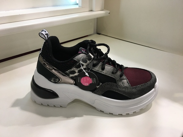 VITAMINA TU. Sneaker in tessuto con inserti in pelle. Tacco alto cm 5.