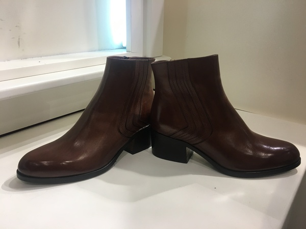 Stivaletto in morbida pelle.