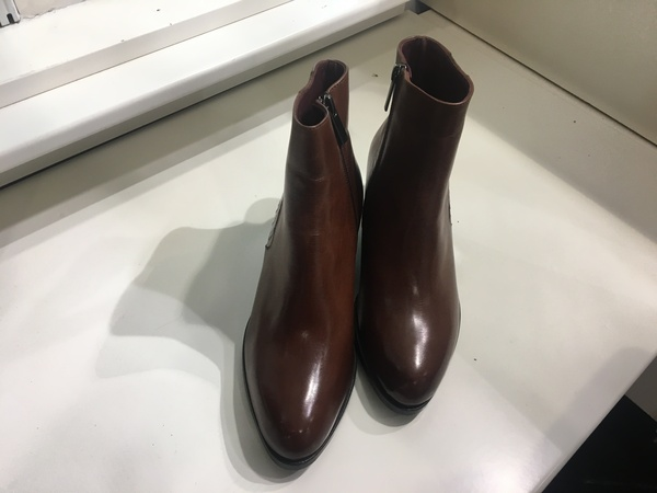 Stivaletto in morbida pelle.